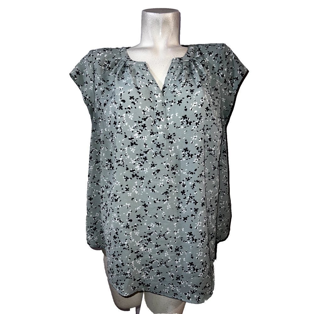 Chic Floral Women's Blouse in Gray